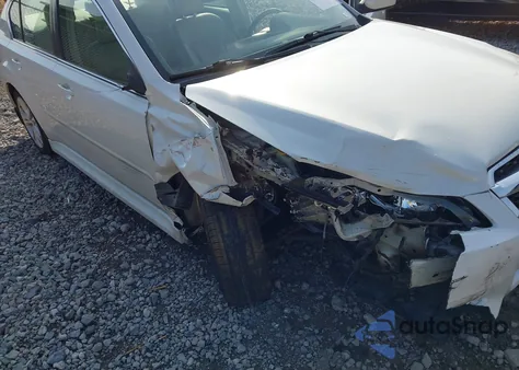 2013 Subaru Legacy 2.5I Limited z USA, uszkodzony, nr VIN 4S3BMBK63D3015574